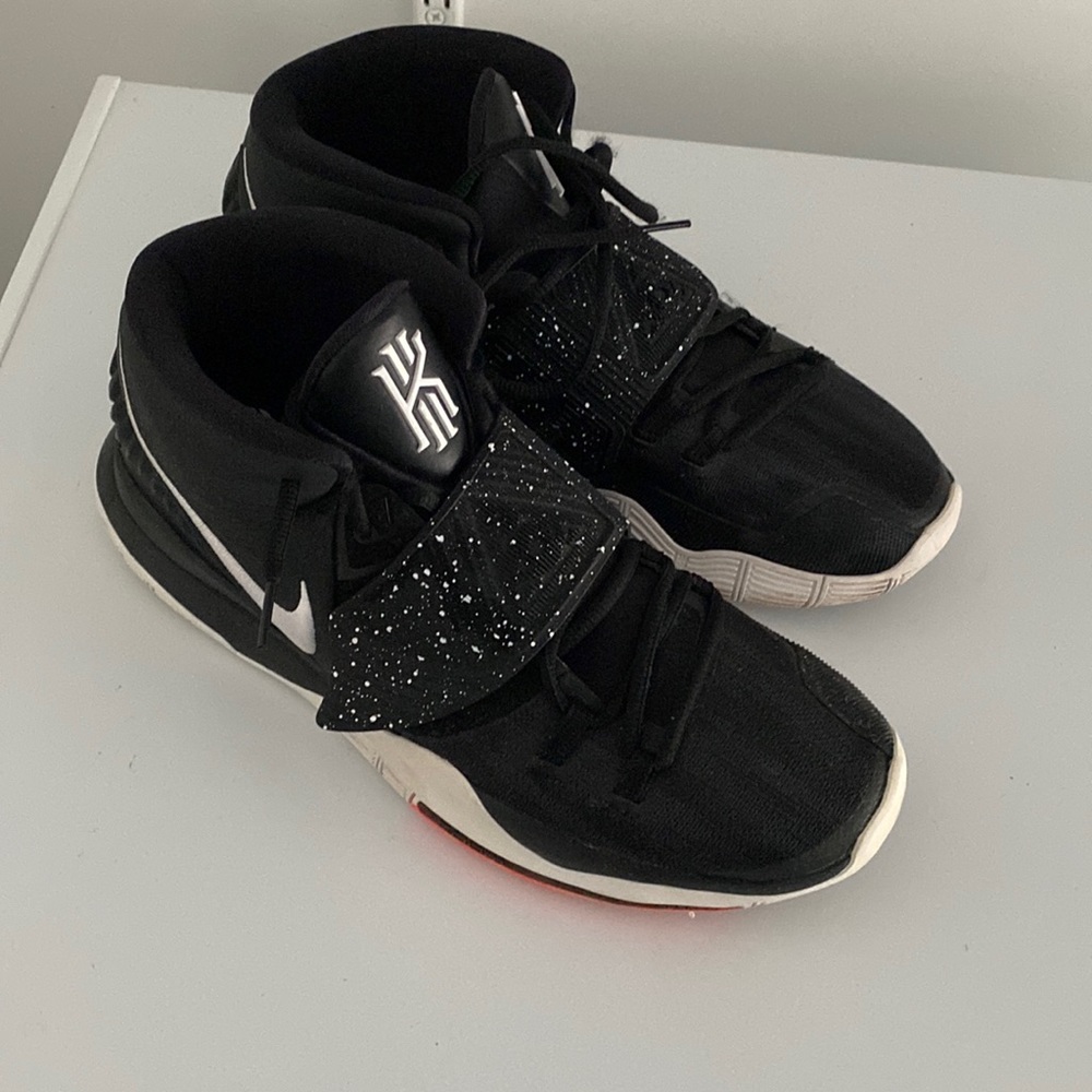 Nike Kyrie Irving Basketball Shoes